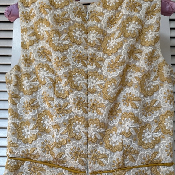 Vintage 1960s Fit & Flare Sleeveless Lace Dress Gold White Fully Lined - Picture 3 of 16